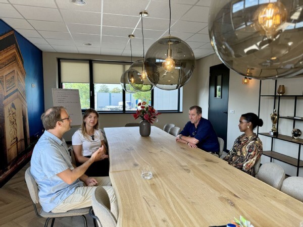 Op de afbeelding Menno Roozendaal, Jan Hein Korsten, Munira Ibrahim, Monica Olejnik