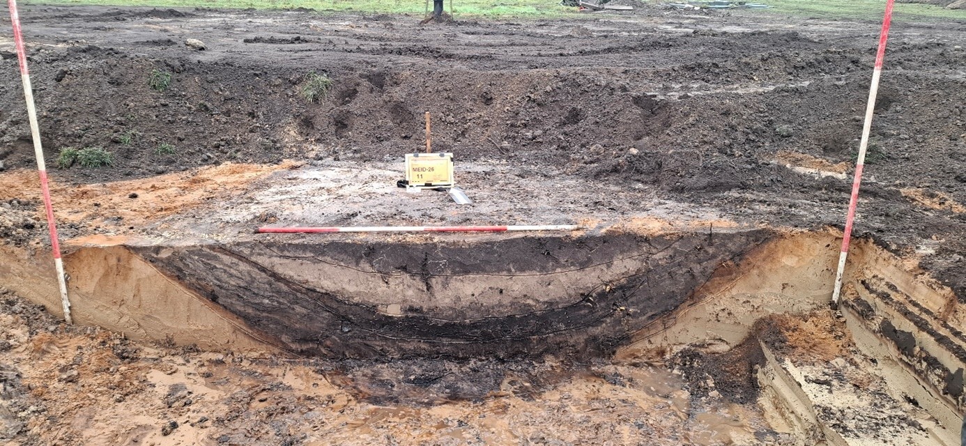 Doorsnede van één van de waterkuilen in het plangebied.